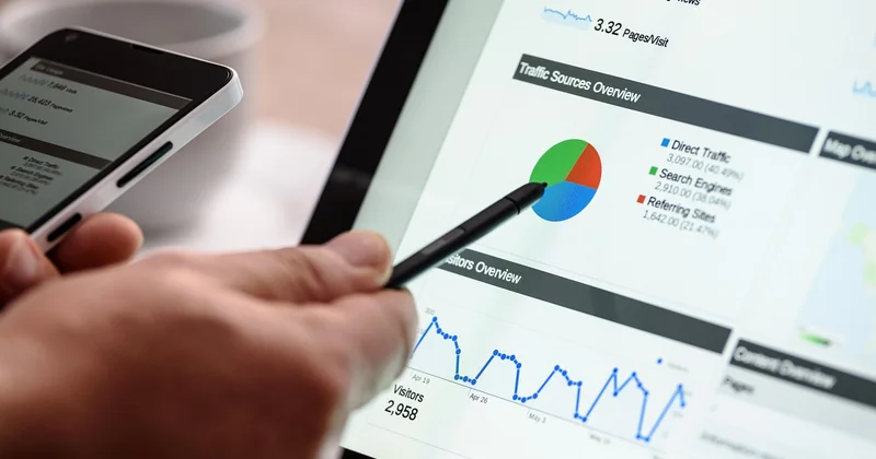 SEO ou SEM ? La différence qui change tout (et pourquoi vous avez besoin des deux)