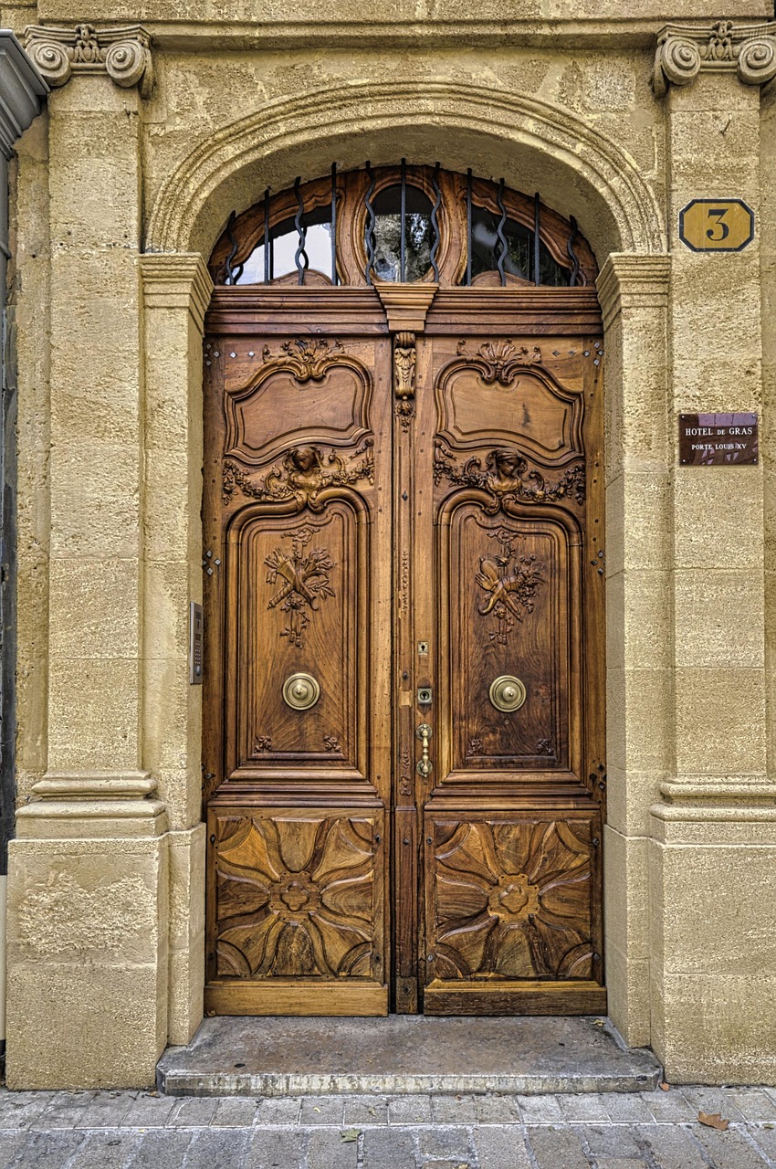 découvrez les différentes stratégies d'entrée sur le marché : conseils pratiques, analyses des avantages et inconvénients, et recommandations pour réussir votre expansion à l'international.